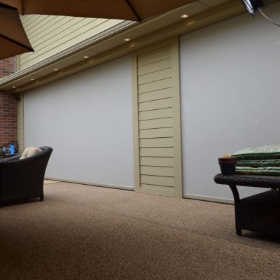 Roll-Screens in closed position